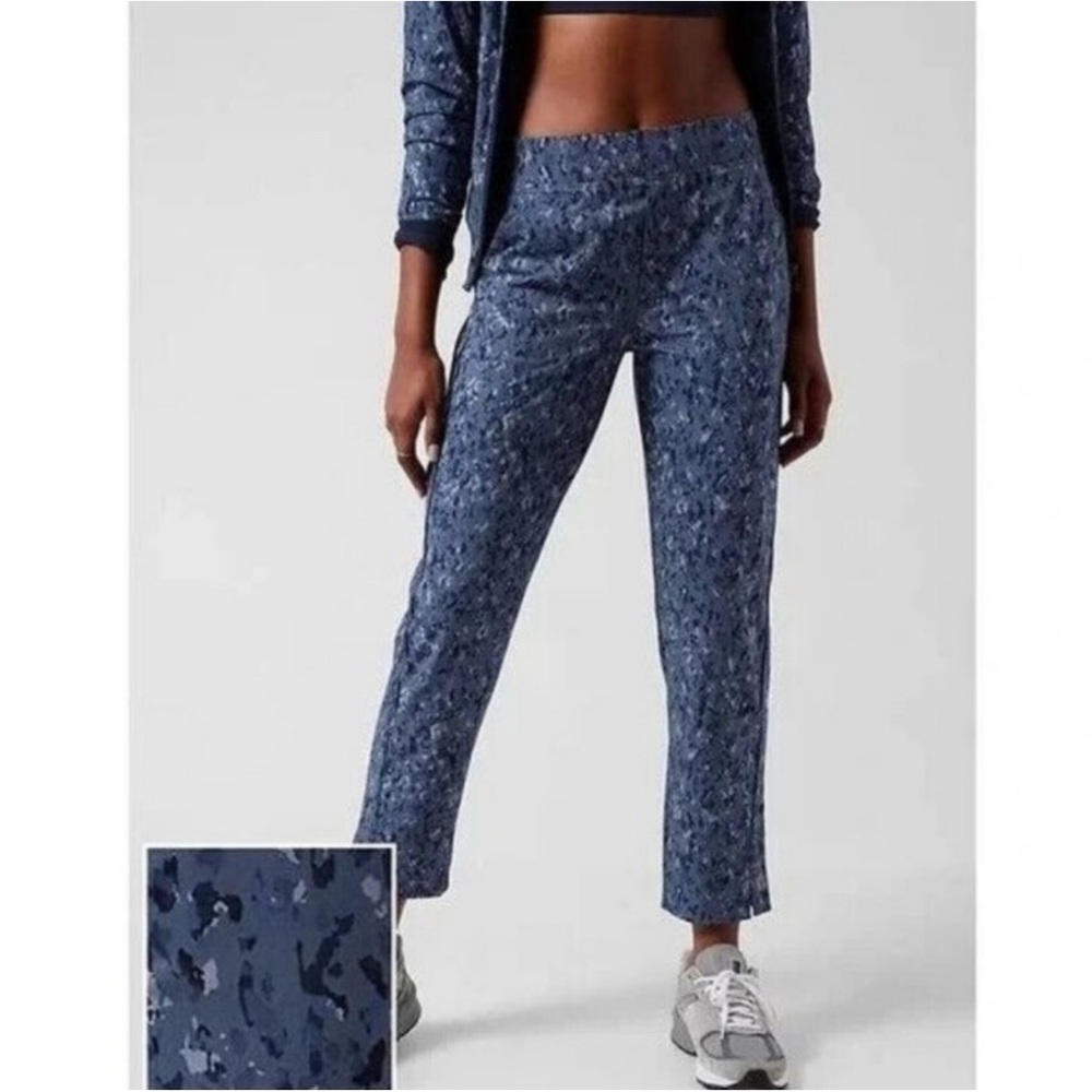 ATHLETA Wide Leg Blue Camo Cropped Pants Women's 8